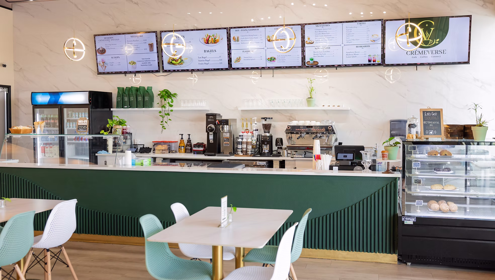 Crèmeverse Café in Irving, Texas